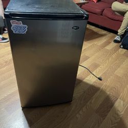 Sanyo Mini Fridge 