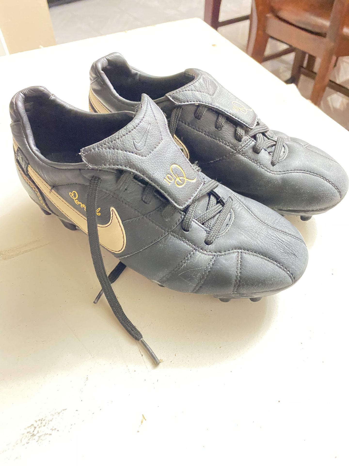Kids Ronaldinho soccer cleats