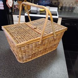 VINTAGE WICKER PICNIC BASKET 75 DOLLARS   OBO