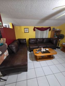 2 PIECE LEATHER SECTIONAL.