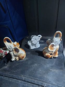 Elephant Set With 1 White Elephant