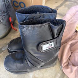 Rugged Exposure Kids Winter Boots – Black – Good Condition