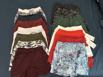 (14) Lululemon men shorts bundle size Medium