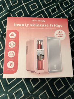 Mini Fridge for Make Up