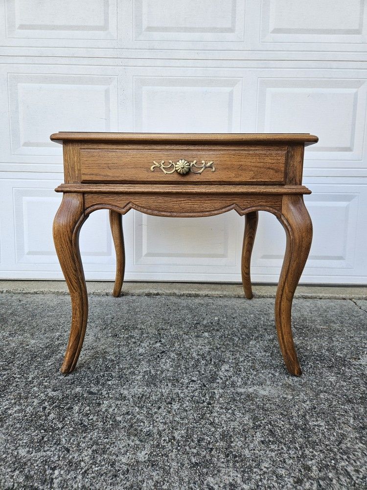 Vintage Hickory 1980s Side / End Table or Nightstand Country French
