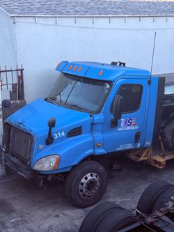 Cascadia day cab parts