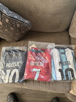 Kids size large Messi Ronaldo pulisic w/shorts $25