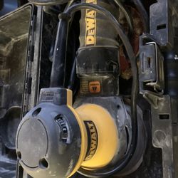DEWALT DWE6423K 5-inch Variable Speed Random Orbit Sander.  