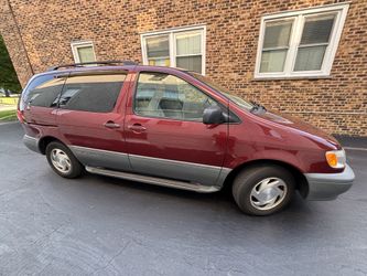 2000 Toyota Sienna – 93,000 Miles – Clean Title – Needs Transmission Work