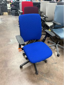 JUST IN! Steelcase Amia Ergonomic Office Chair - Blue - Excellen
