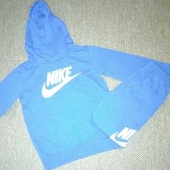 Boys 6 Medium Nike Blue Two Piece Outfit (Sweatshirt And Sweatpants) - Gently Used 