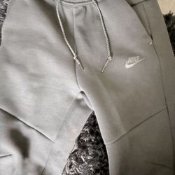 nike tech pants (small)