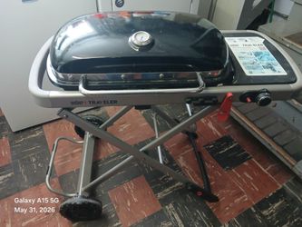 Weber traveler pre-owned like new grill