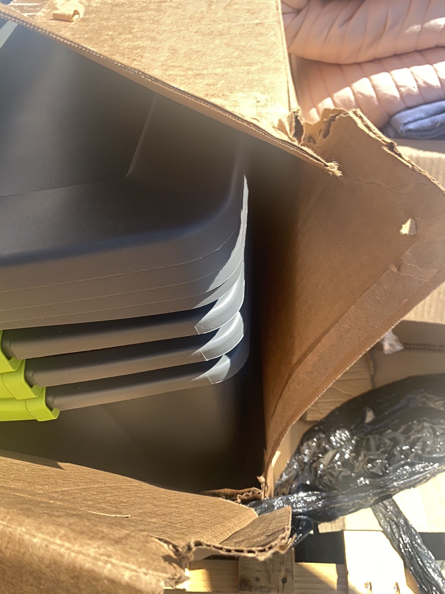 Storage containers