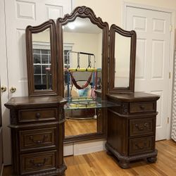 Elegant Wood Vanity Set with Mirrors and Storage – Pickup Only