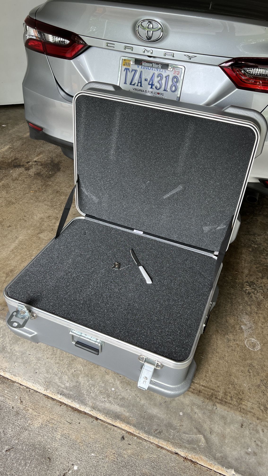 Rolling Case 29x24x15”