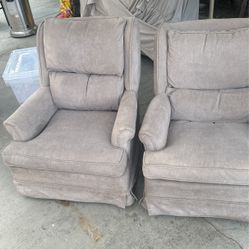 Swinging loveseat