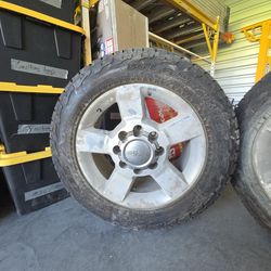2016 gmc LML duramax original tires and rims.