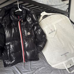 Black Montbeliard Moncler Puffer Jacket