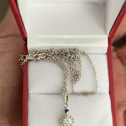 Vera Wang Matching Neckless and Earring Set