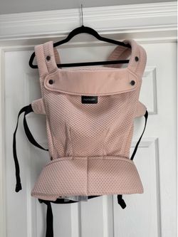 Momcozy baby carrier (light pink)