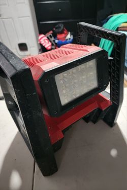 Milwaukee
M18 ROVER Dual Power Flood Light LED