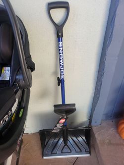 Snow shovel