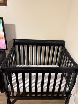 Black Wooden Baby Crib with Mattress