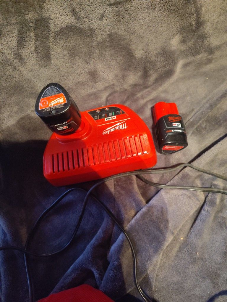 Milwaukee Charger With 2 M12 Battery