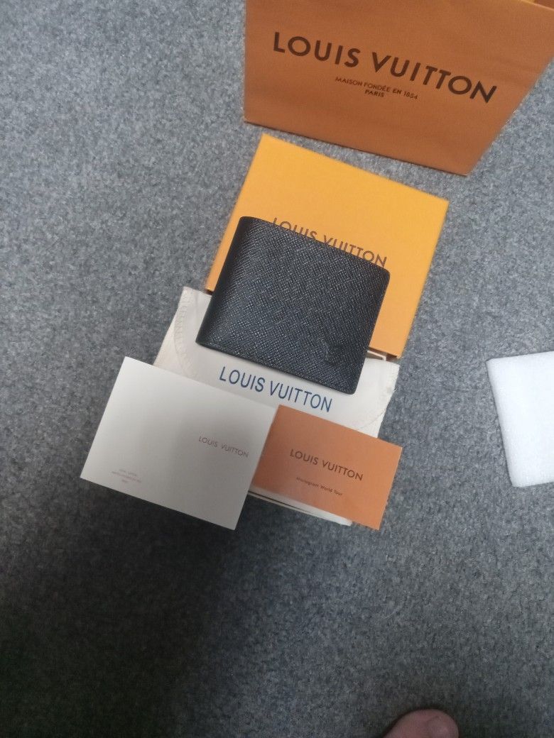 Louis Vuitton Wallet black