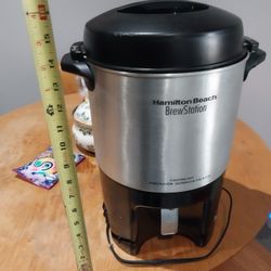 HAMILTON BEACH 40 CUP COFFEE MAKER IN EXCELLENT CONDITION 