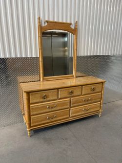 Beautiful dresser with mirror  good condition