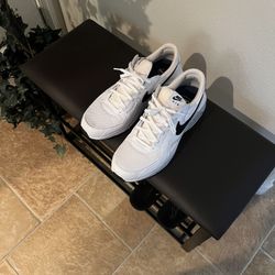 Men’s Tennis Shoes/Sneakers NIKE AIRMAX