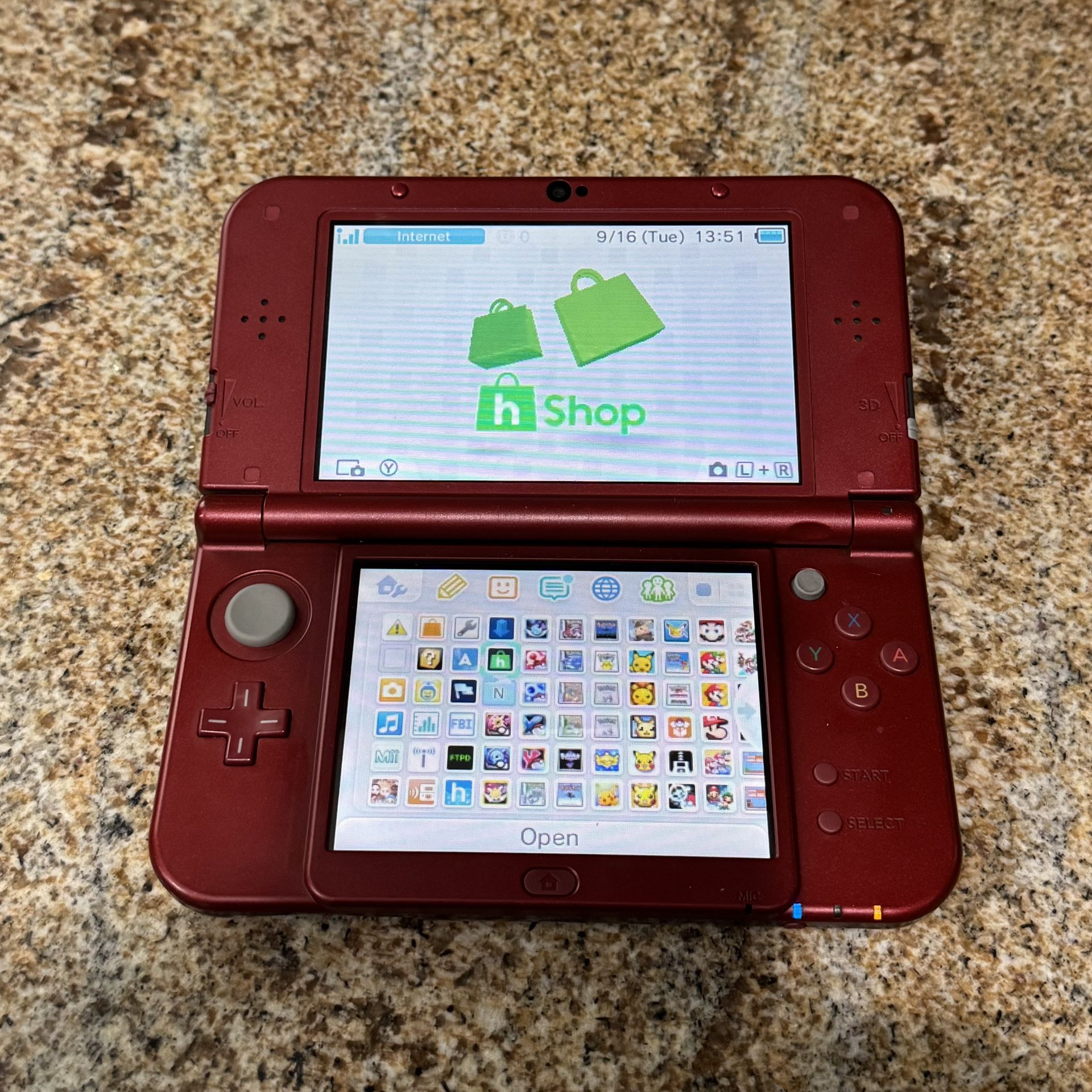 “New” Nintendo 3DS XL (w/hShop, Red)