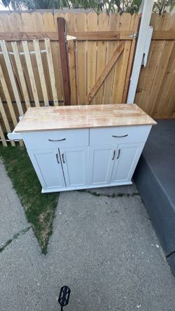 Kitchen cabinet