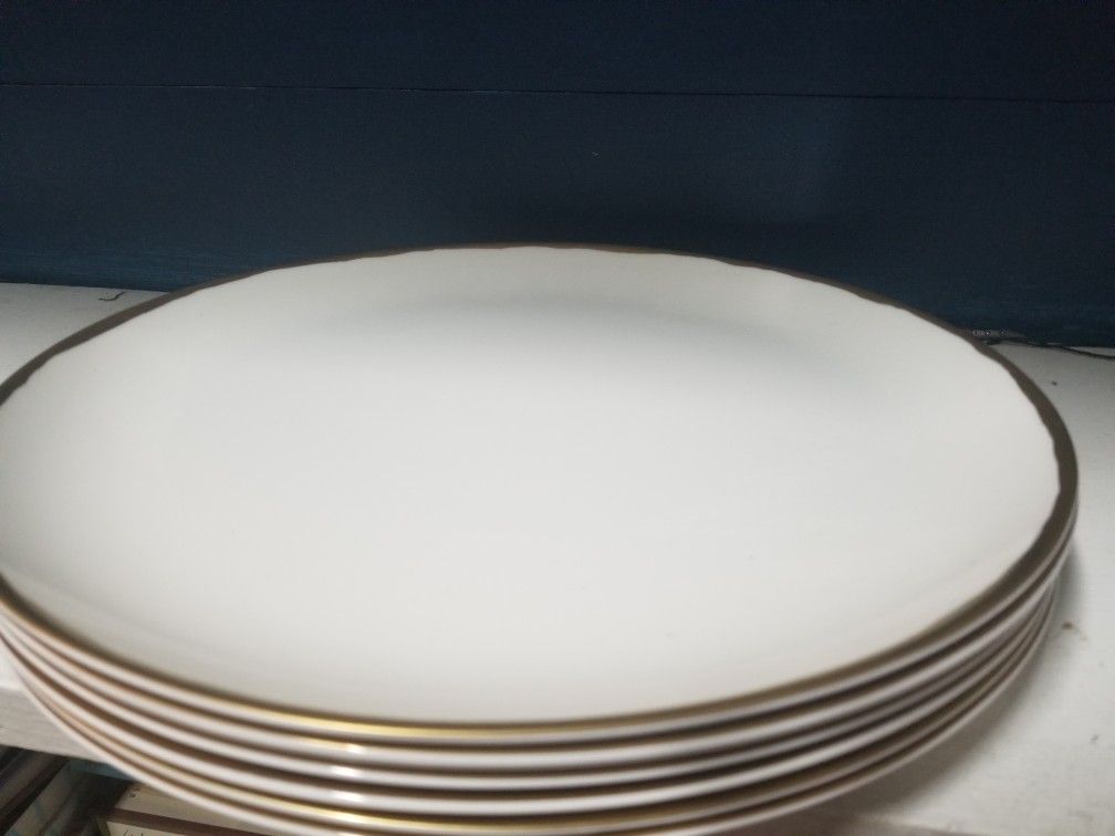 NEW DINNER PLATES DISCONTINUED CALVIN KLEIN Metallic Basso Gold