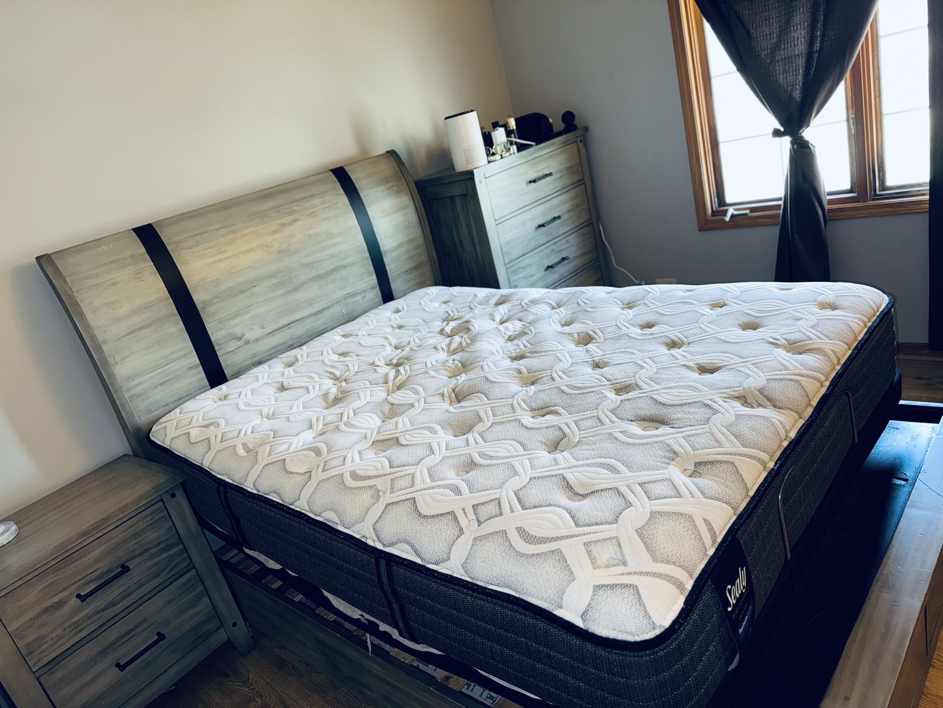 **Sealy Posturepedic Mattress  With FREE Bedroom Set