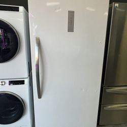 Frigidaire 20 Cu Upright Freezer In White