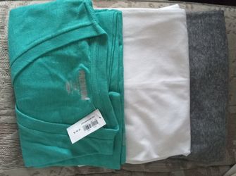 OLD NAVY V NECK SHIRTS SIZE SMALL