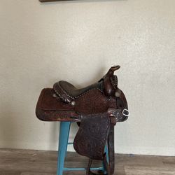 Kids Saddle “circle y”.