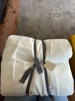 BRAND NEW WEST ELM DUVET COVER KING