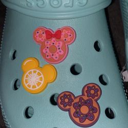 Croc charms plastic 1$ Metal Charms 3$