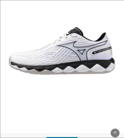 Tennis shoes
