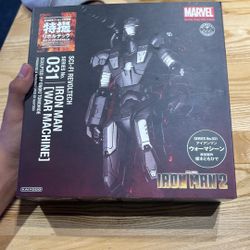Revoltech War Machine