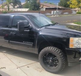 33x12.50x20 rims and tires