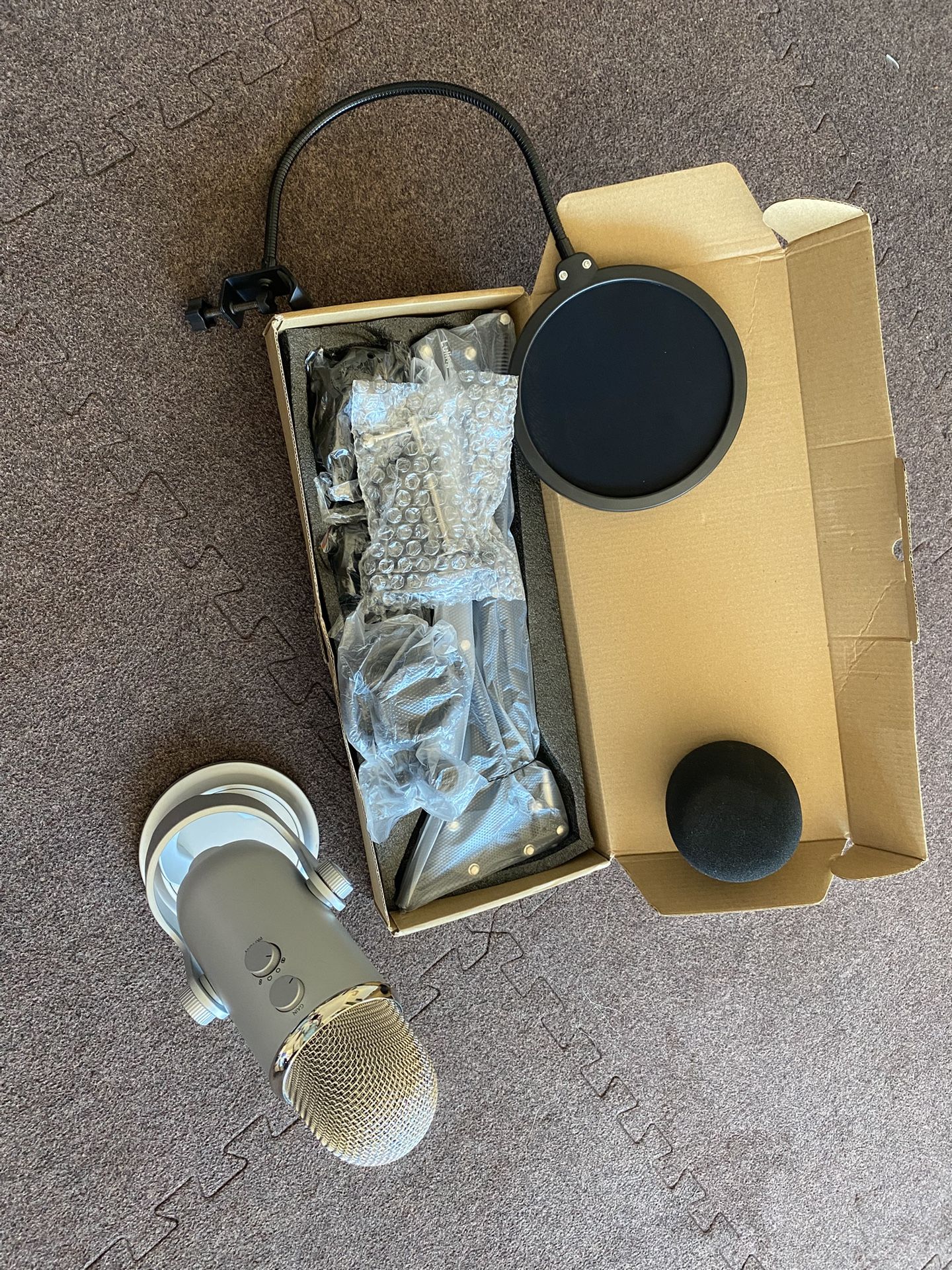 Blue Yeti Microphone With Boom stick