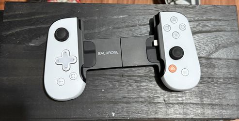 iPhone Lightning Backbone PlayStation Edition