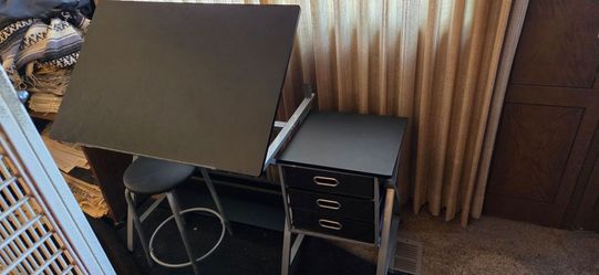 Drafting/drawing table