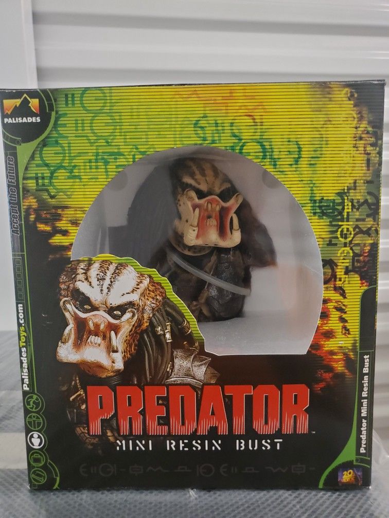 Predator Unmasked Mini Bust Palisades Statue 6.5 inches 0555/2500