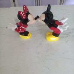 Mickey And Minnie Mouse Salt And Pepper Shakers 